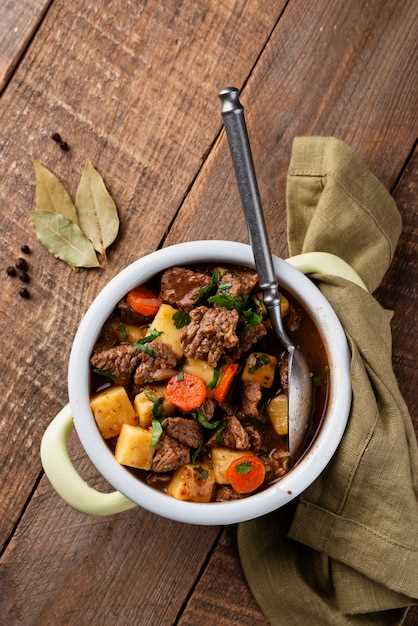 Классические рецепты тушеной капусты с мясом и картошкой