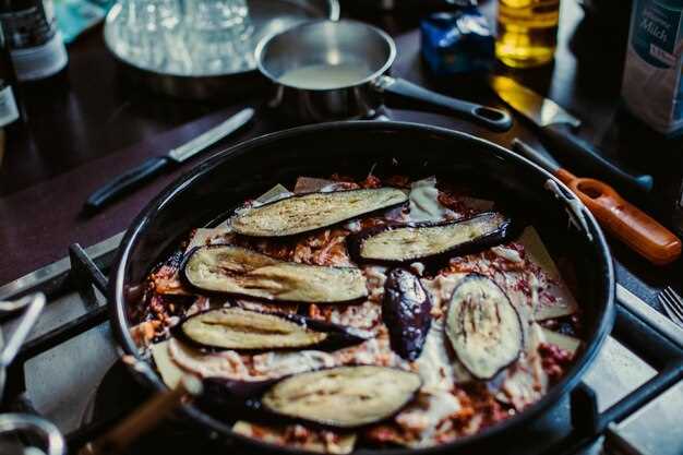 Использование соусов и зелени для дополняющего вкуса