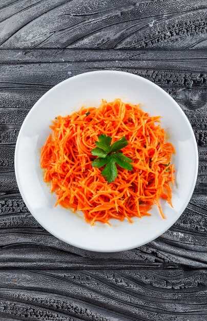Классический морковный салат с медом и лимоном